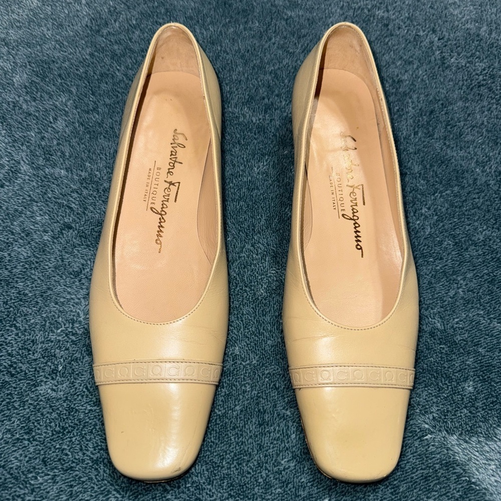 Salvatore Ferragamo Leather Cap Toe Pumps Size 6.5 2a